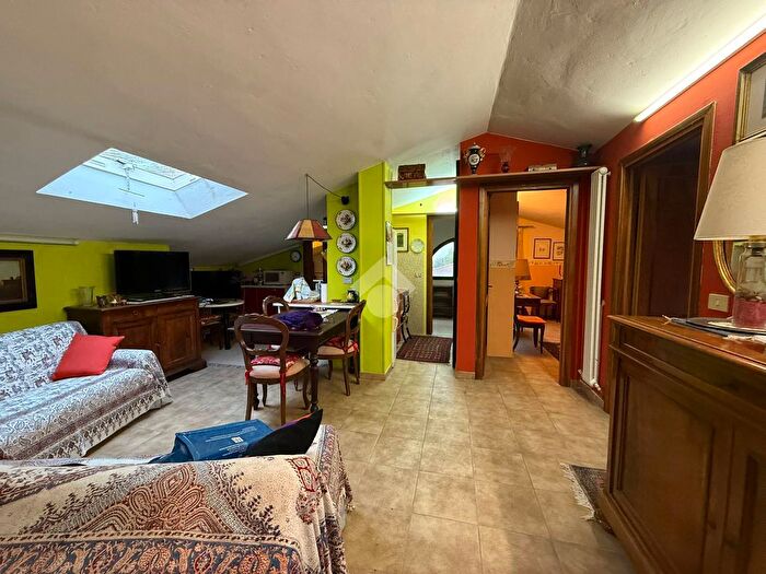 Appartamento trilocale in vendita in Mansarda Via Gaetano Bedeschi, Reggio Emilia