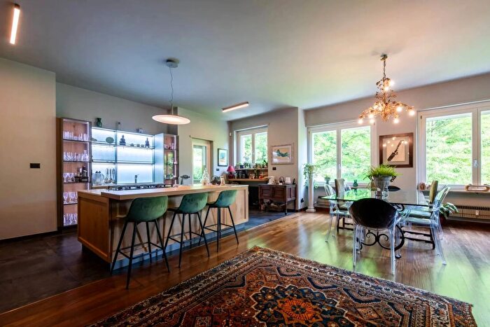 Appartamento con 5 locali in vendita in Viale Enrico Thovez Bis, Torino