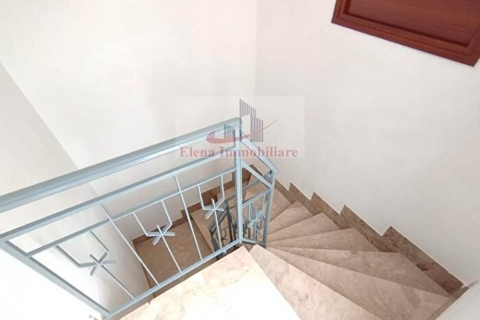 Casa con 8 locali in vendita in Alcamo