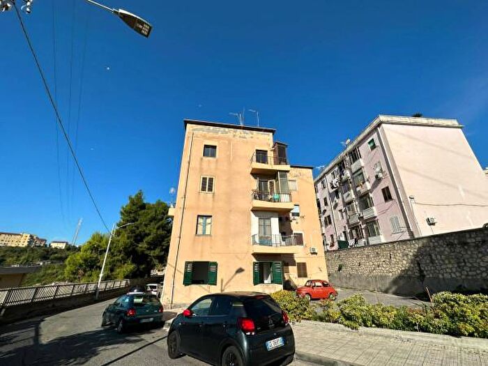 Appartamento trilocale in vendita in Via Garibaldi Gariani, Catanzaro