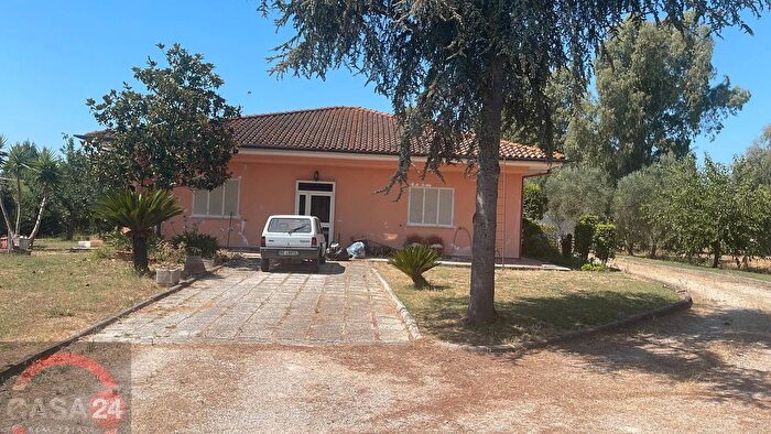 Casa con 5 locali in vendita in Strada Cavatella, Latina