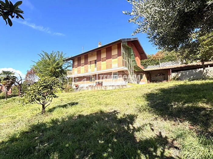 Casa quadrilocale in vendita in Via Castelvecchio, Montalenghe