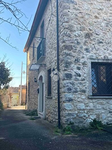 Casa trilocale in vendita in Via Casa Bucci, Pozzilli