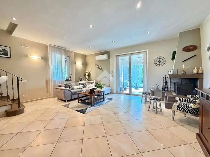 Casa con 5 locali in vendita in Via Nuova, Quarrata