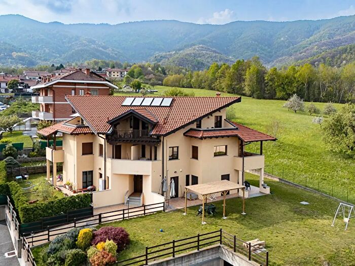 Appartamento con 5 locali in vendita in Via Villagrande, Coazze