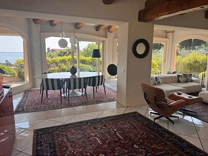 Casa con 10 locali in vendita in Padenghe Sul Garda