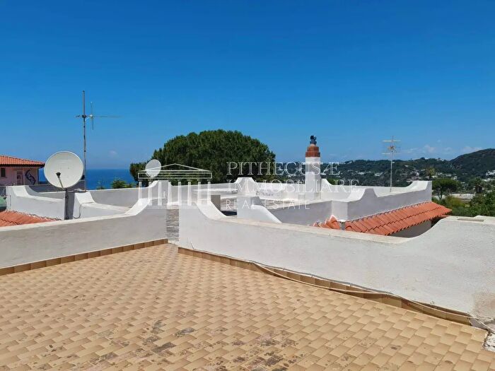 Casa con 20 locali in vendita in Via Traversa Baiola, Forio