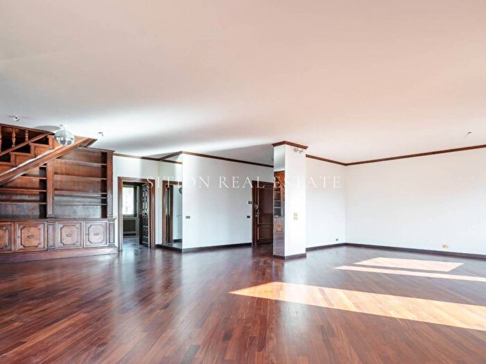 Appartamento con 5 locali in affitto in Via Tullo Morgagni, Maggiolina, Milano
