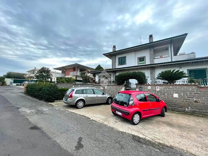 Appartamento quadrilocale in vendita in Via Giacinto Carini, Marino