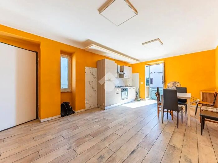 Appartamento trilocale in vendita in Via del Fosso dell'Acqua Mariana, Roma