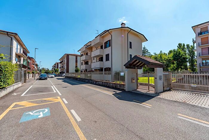 Appartamento trilocale in vendita in Pregnana Milanese