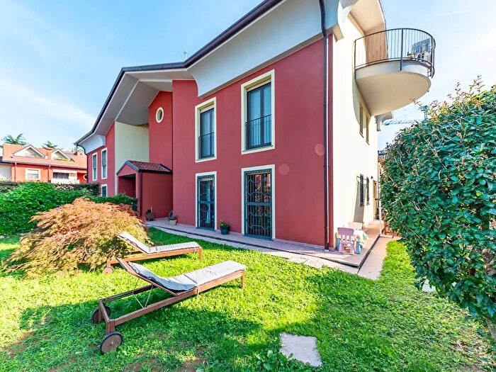 Appartamento trilocale in vendita in Via Vincenzo Bellini, Lainate