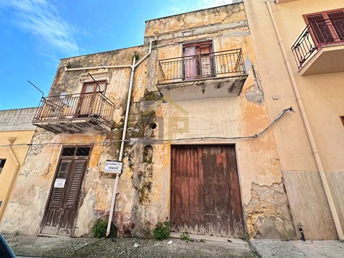 Casa con 6 locali in vendita in Via Manzoni, Castellammare Del Golfo