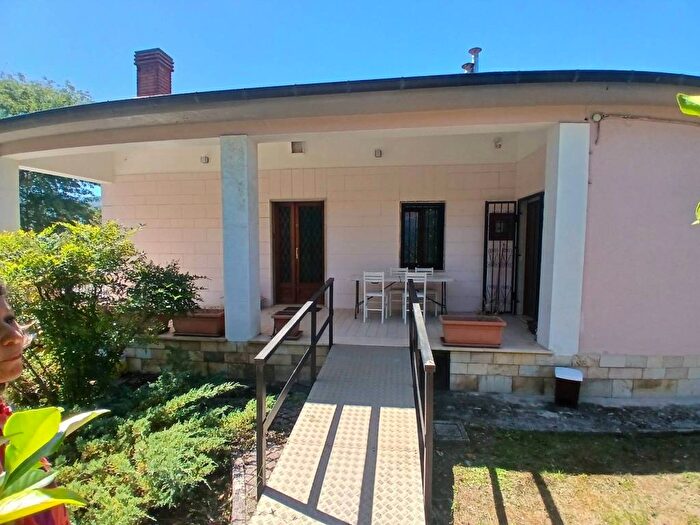 Casa quadrilocale in affitto in Pettino Cansatessa, L'Aquila