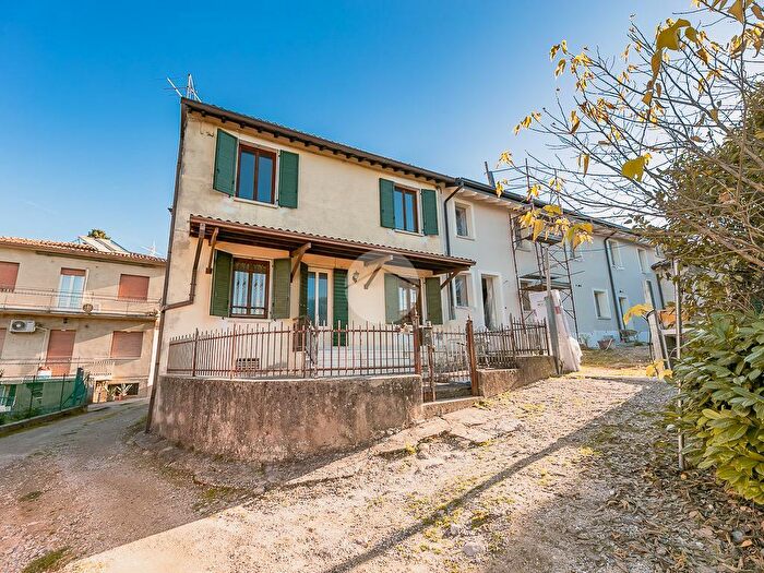 Casa con 6 locali in vendita in Via Bellavista, Sommacampagna