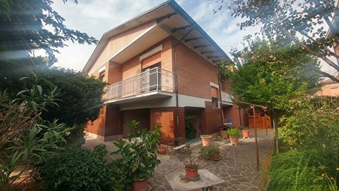 Casa con 5 locali in vendita in Via della Primula, Modena