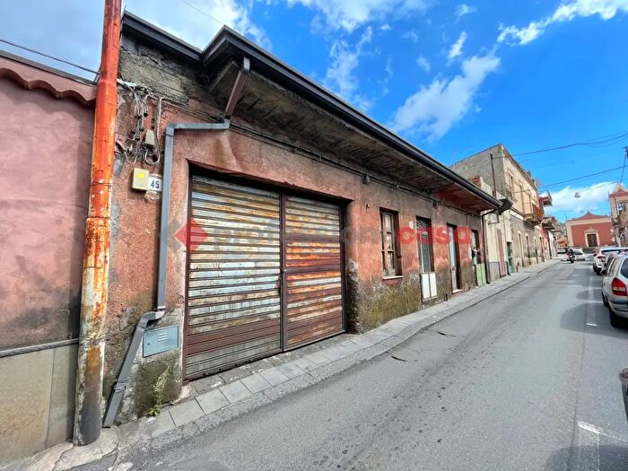 Casa con 5 locali in vendita in Via Roma, Gravina Di Catania