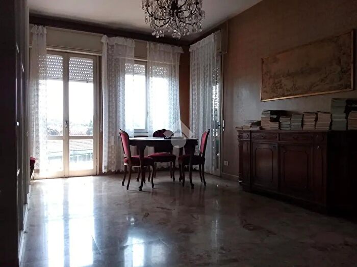 Appartamento trilocale in vendita in Via Giornate di Napoli, Reggio Emilia