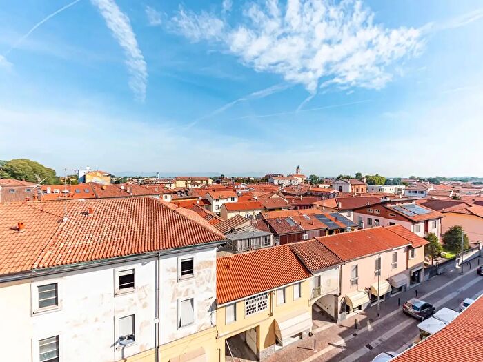 Appartamento trilocale in vendita in Via Don Gaetano Garzoli, Lainate