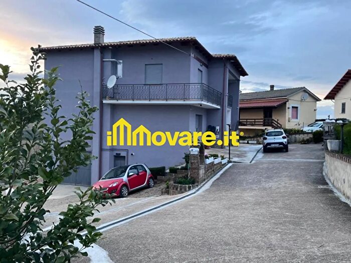 Casa con 8 locali in vendita in Contrada Campanile, Castilenti