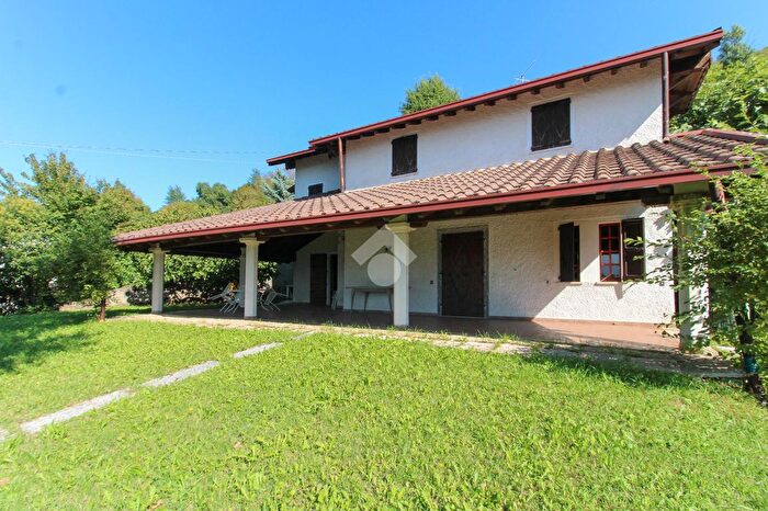 Casa con 6 locali in vendita in Via Monte Magno, Gavardo