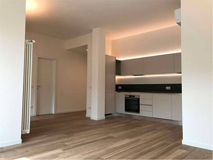 Appartamento trilocale in affitto in Via Orio Vergani, Maggiolina, Milano