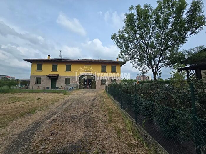 Appartamento con 5 locali in vendita in Via Fratelli Bandiera, Reggio Emilia