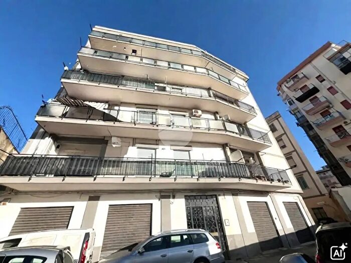 Appartamento quadrilocale in vendita in Via Polizzi Generosa, Palermo