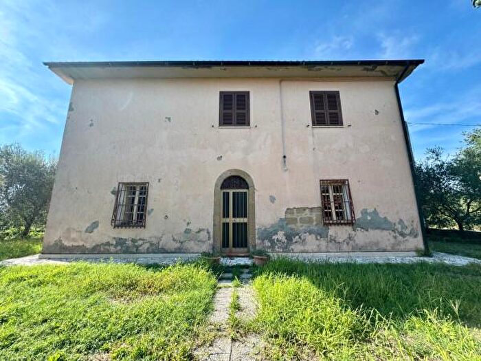 Casa con 6 locali in vendita in Case Sparse Poggio Cava, Sorano