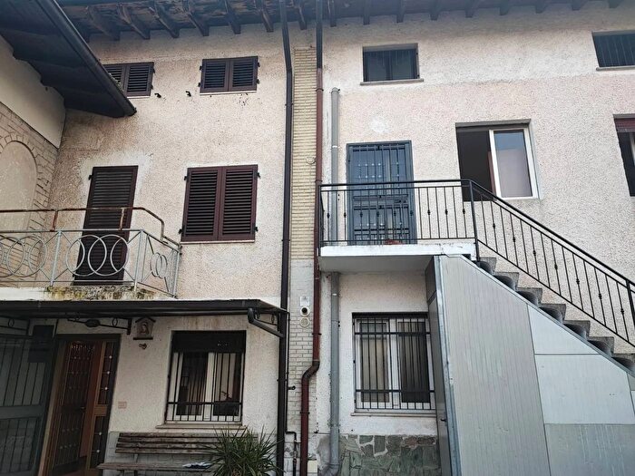 Casa trilocale in vendita in Via CastelloBarbata, Barbata