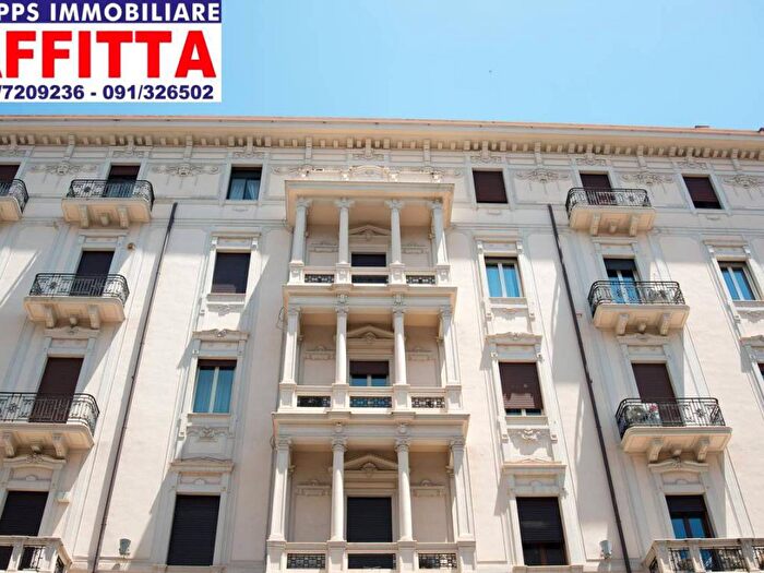 Appartamento quadrilocale in affitto in Via Roma, Kalsa, Palermo