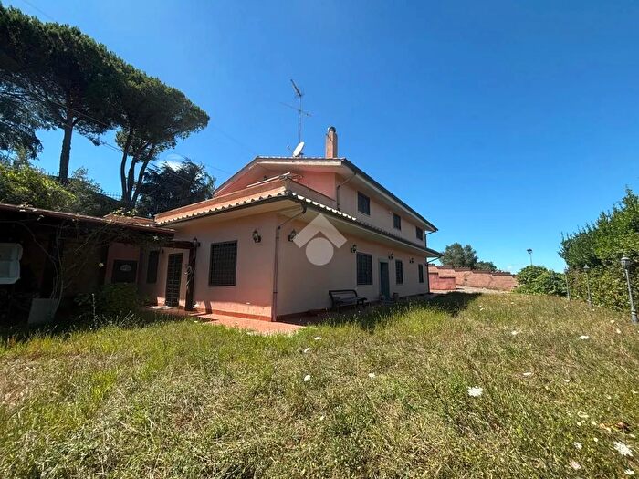 Casa con 6 locali in vendita in Via Fontanucola, Morlupo