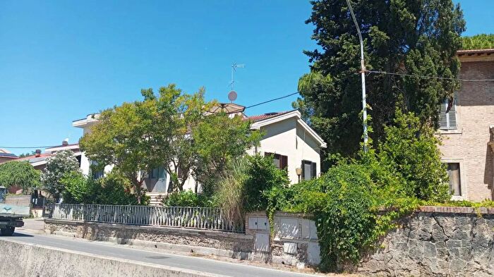 Casa con 17 locali in vendita in Colle Di Val DElsa