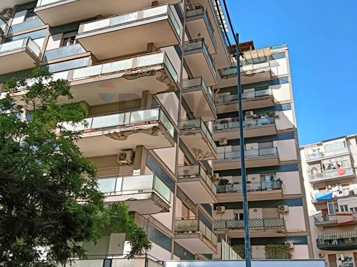 Appartamento con 8 locali in vendita in Via del Bersagliere, Palermo