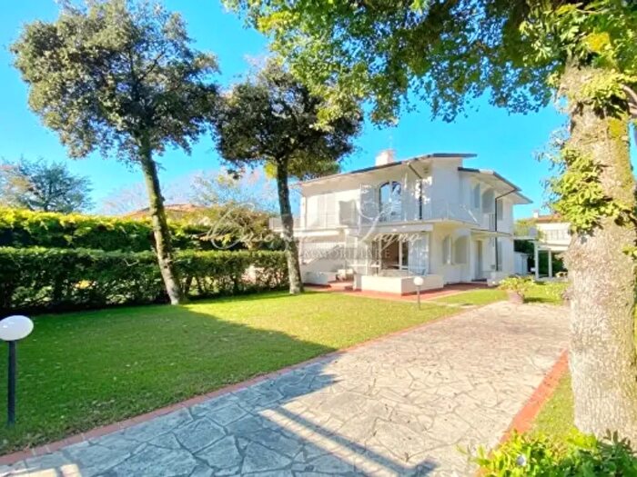 Casa con 6 locali in vendita in Via Giuseppe Mazzini, Forte Dei Marmi