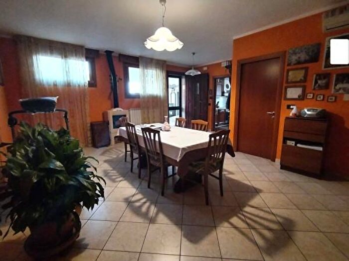 Casa con 6 locali in vendita in Via John Fitzgerald Kennedy, Taglio Di Po