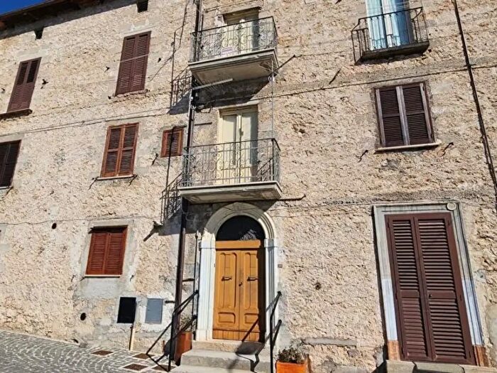 Appartamento trilocale in vendita in Via dei Pini, Castel Del Monte