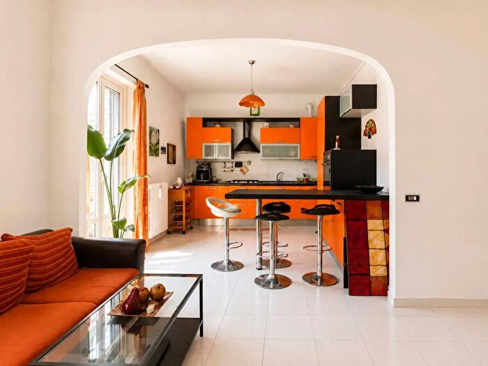 Appartamento trilocale in vendita in Via Giulio Uberti, Milano