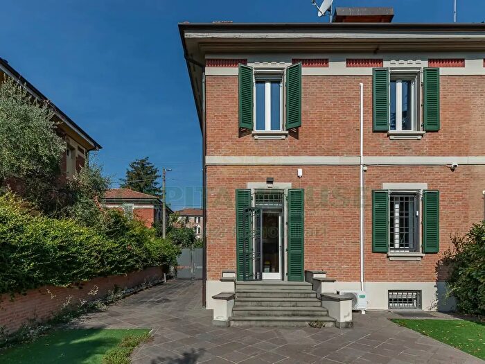Casa con 7 locali in vendita in Bologna