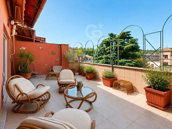 Appartamento con 5 locali in vendita in Viale di Trastevere, Roma