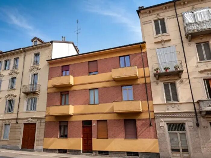 Appartamento trilocale in vendita in Via Barbania, Torino
