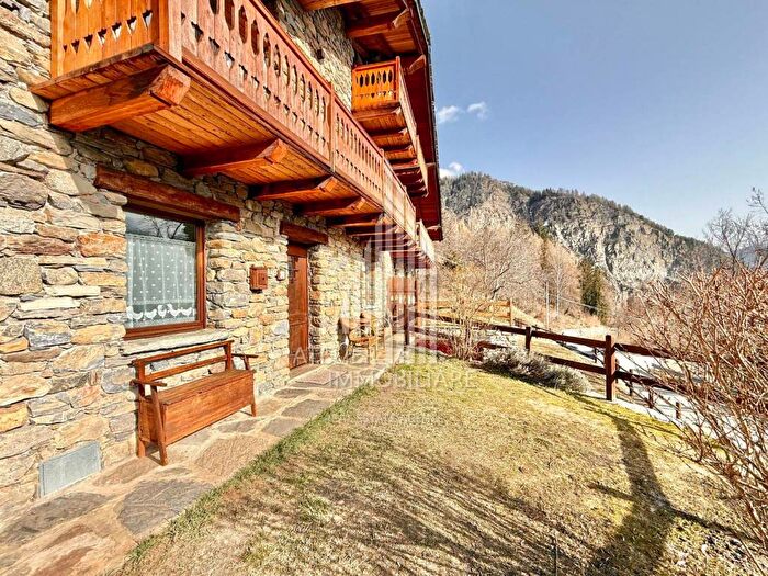 Appartamento trilocale in affitto in Frazione Cottin, La Salle