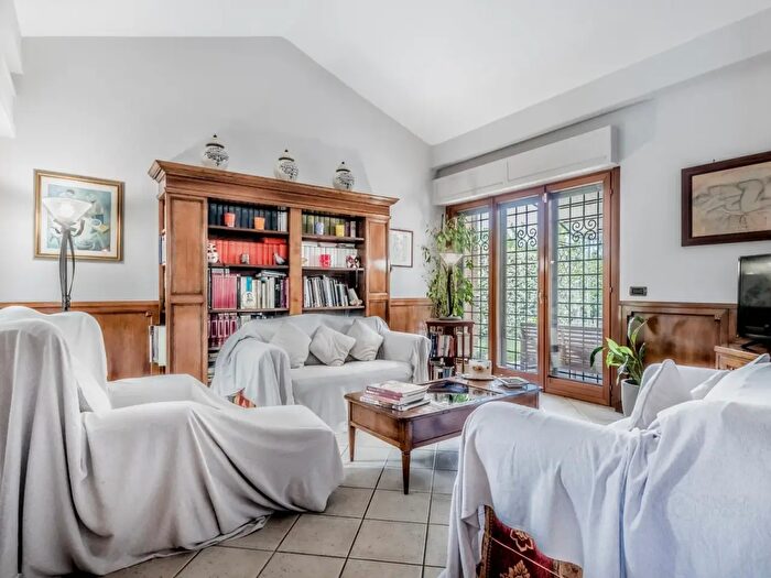 Casa con 5 locali in vendita in Via John Lennon, Roma