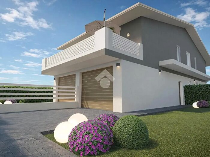 Appartamento trilocale in vendita in Via Margherita Lussana, Asola