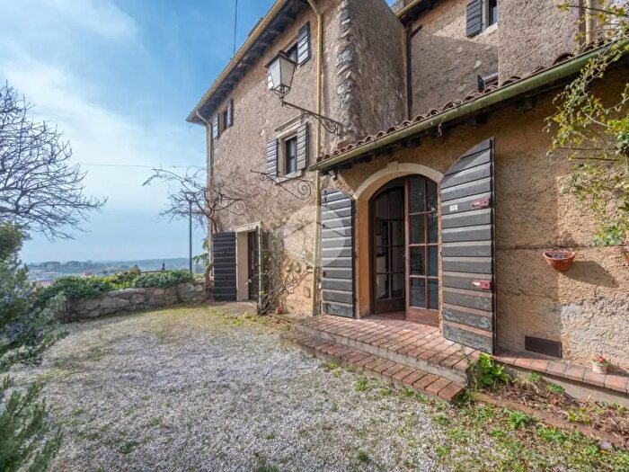 Casa con 12 locali in vendita in Via Vittorio Veneto, Cavaion Veronese