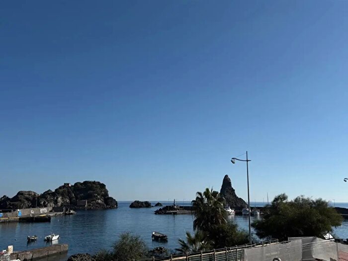 Casa con 5 locali in vendita in Aci Castello