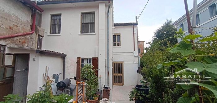 Casa con 5 locali in vendita in San Giacomo Delle Segnate