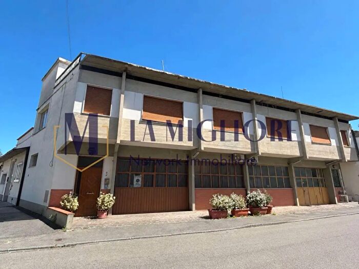Appartamento con 5 locali in vendita in Prato