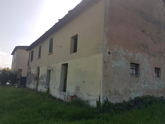 Casa con 10 locali in vendita in Faenza