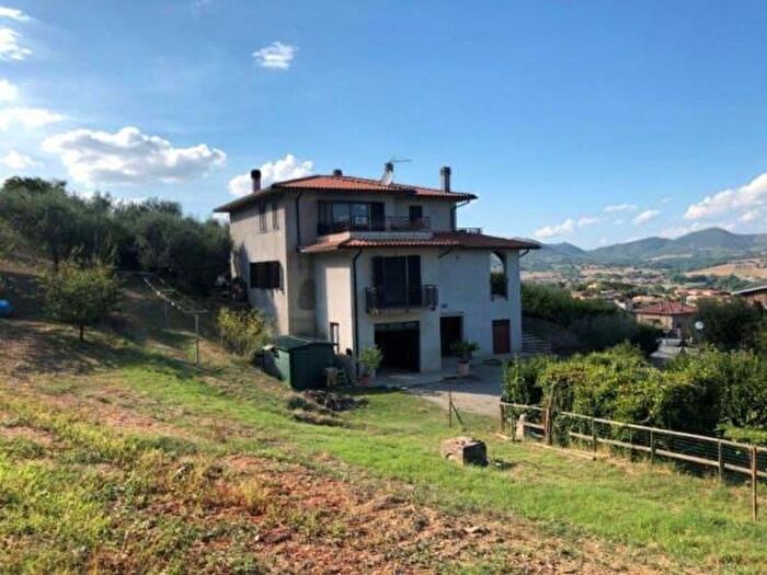 Casa con 6 locali in vendita in Vocabolo Pevole, Piegaro